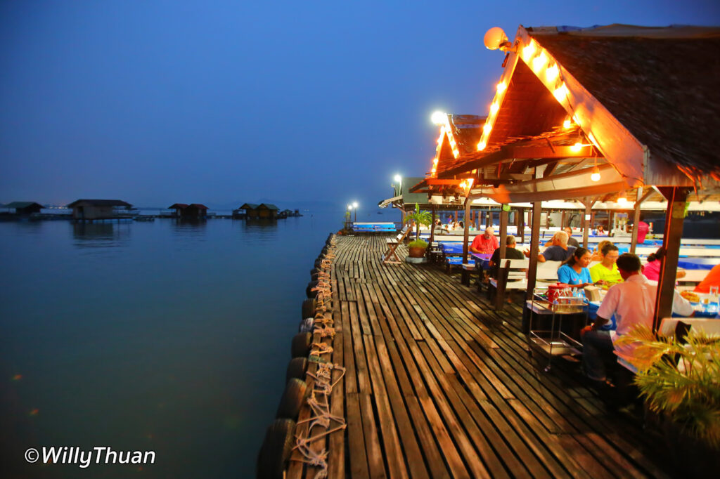 This image has an empty alt attribute; its file name is phuket-floating-restaurant-1-1024x682.jpg